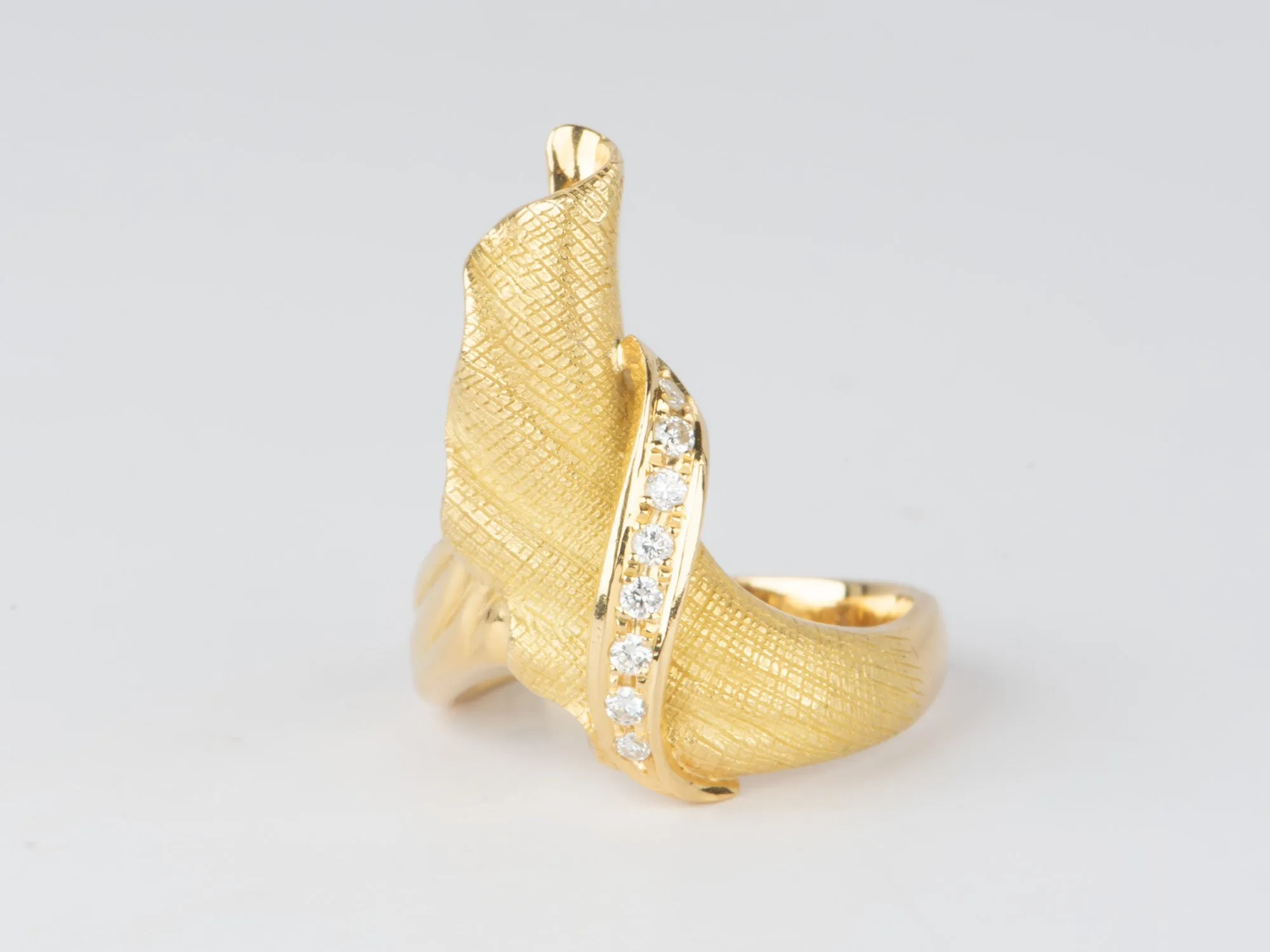 Textured Ribbon Wing Ring 18K Gold V1101